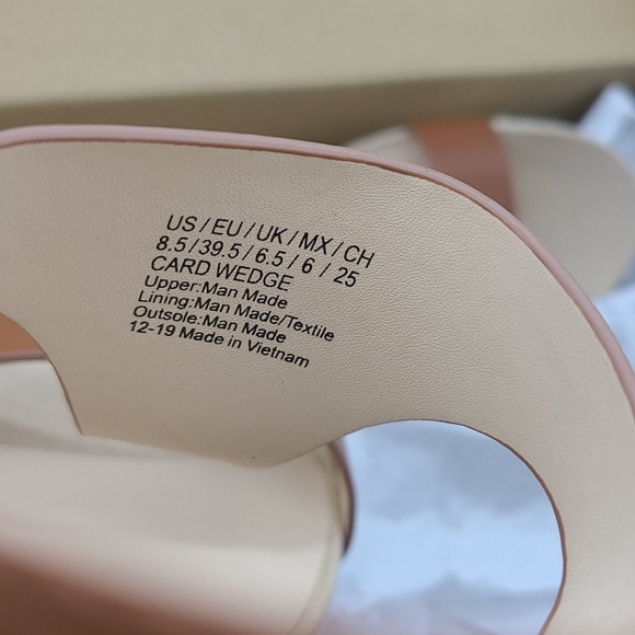 Kenneth Cole Reaction Card Wedge T Strap S… - Picture 7 of 7